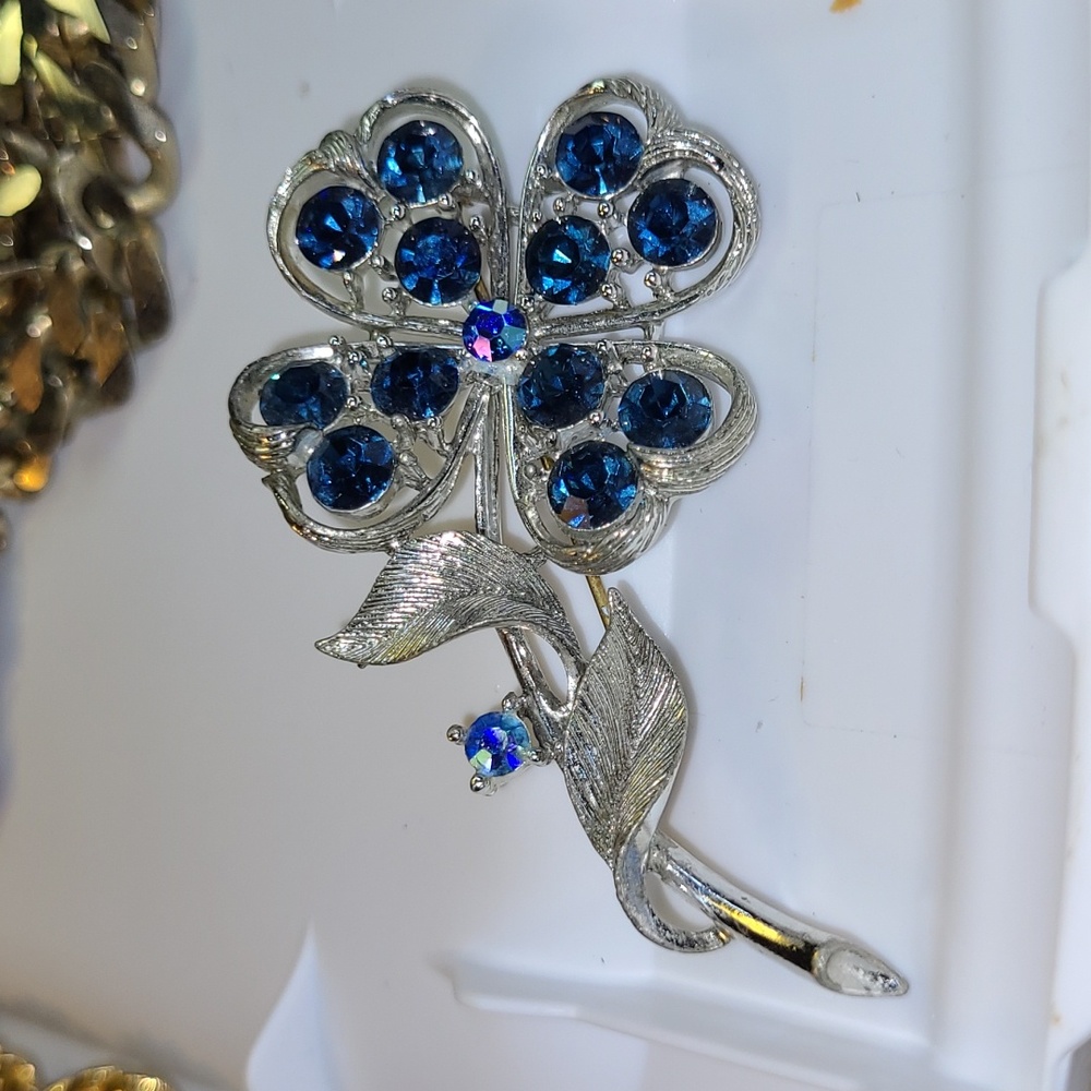 Lister flower brooch